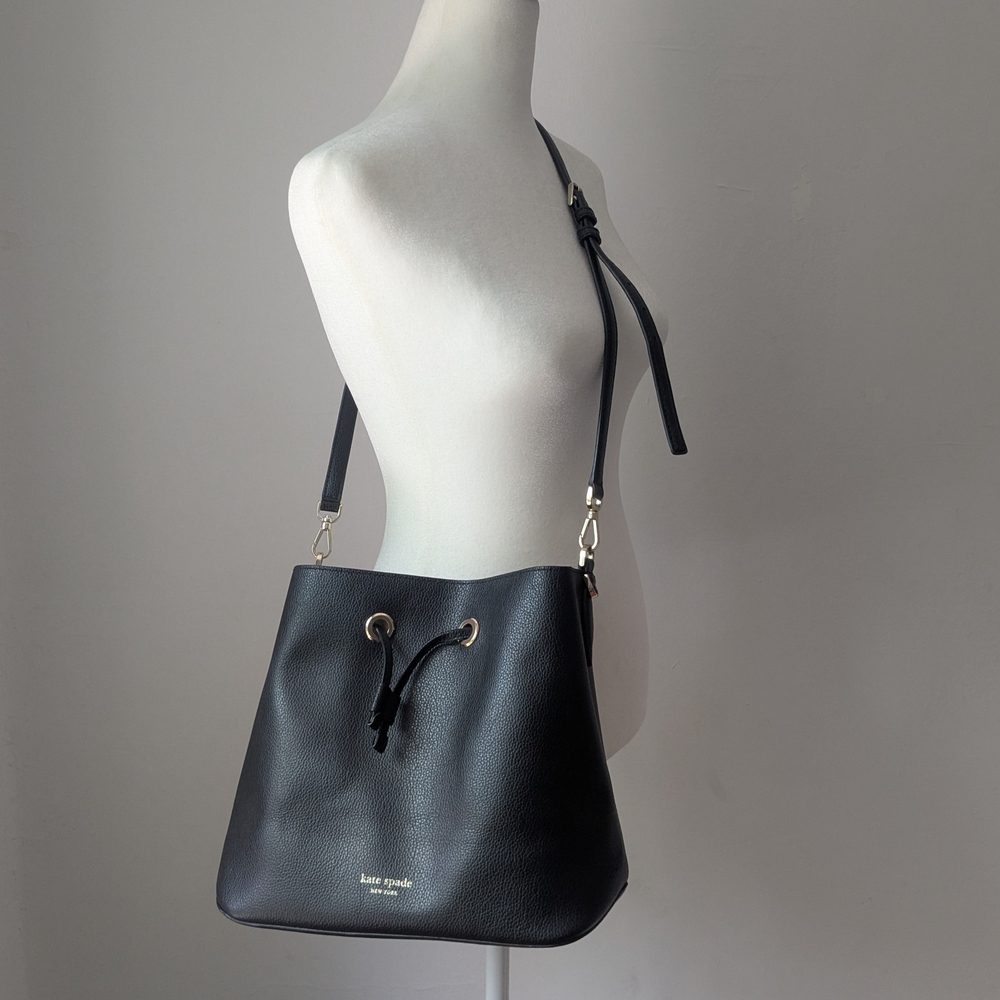 Kate Spade NY Black Eva Large Pebbled Bucket Crossbody / Shoulder Bag for women